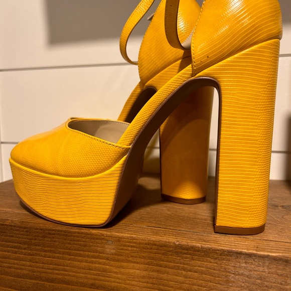 Perfect Yellow Kenneth Cole Shoe size 9 - Picture 5 of 5